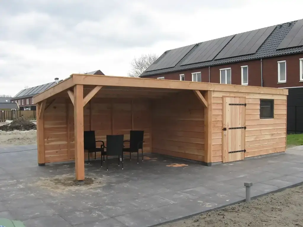 Tuinschuur met overkapping larikshout