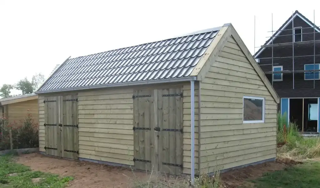 Garage asymmetrische zadeldak en dubbele deuren