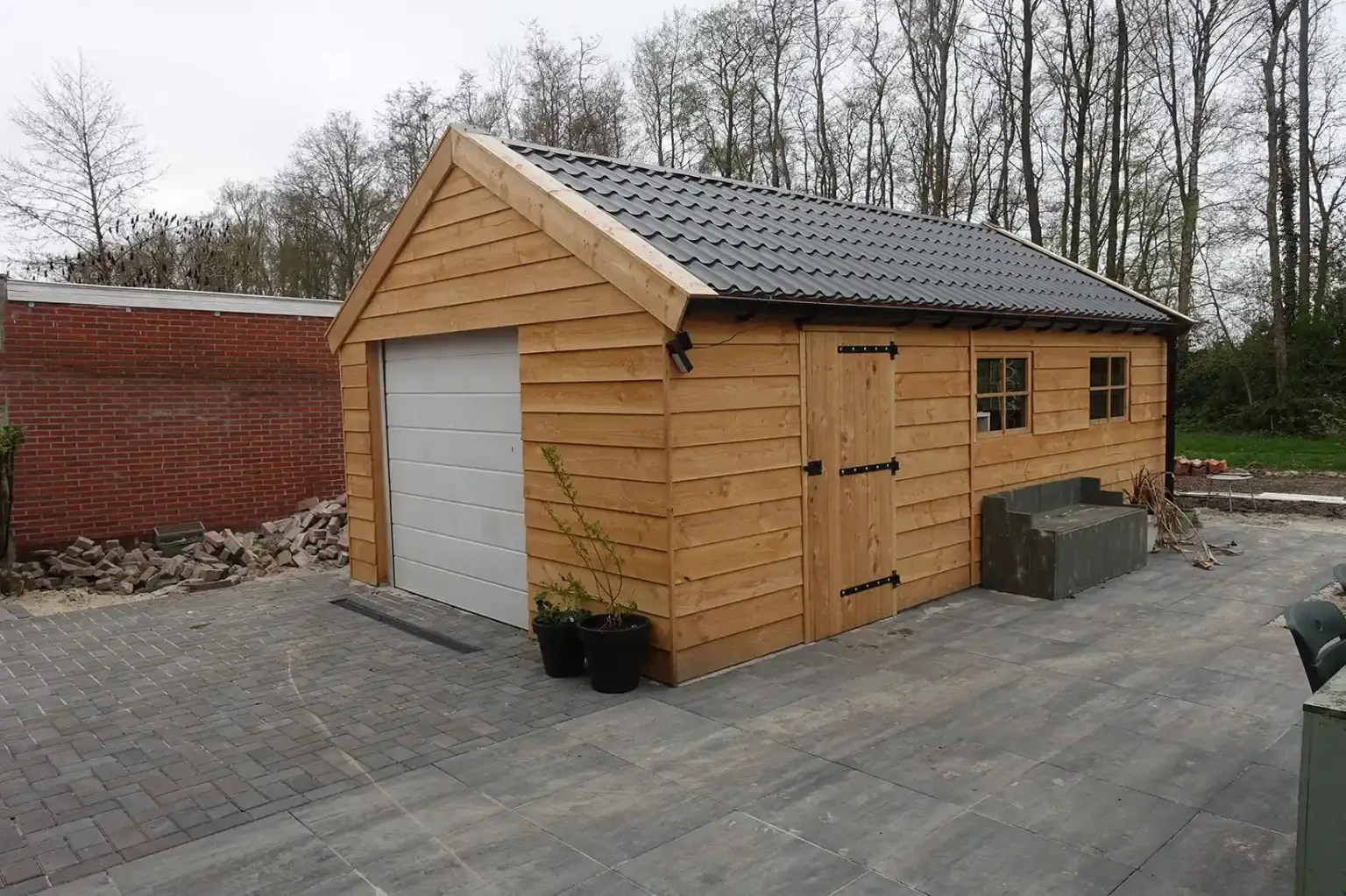 Ruime garage met zadeldak