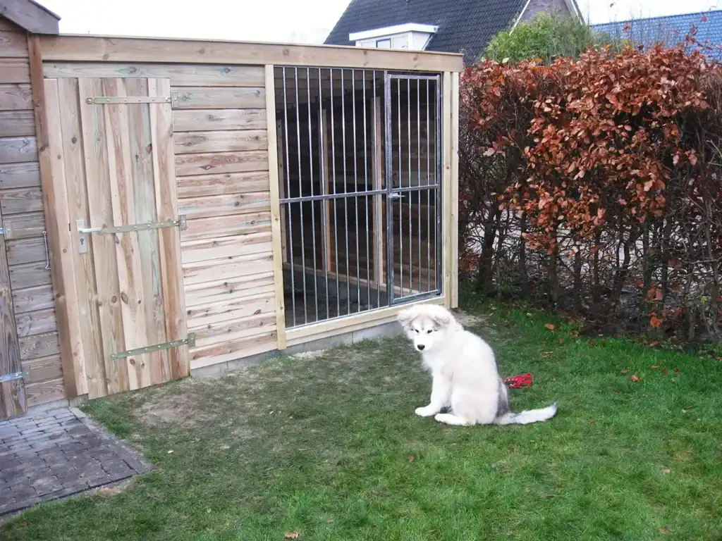 Dierenverblijf met lessenaarsdak