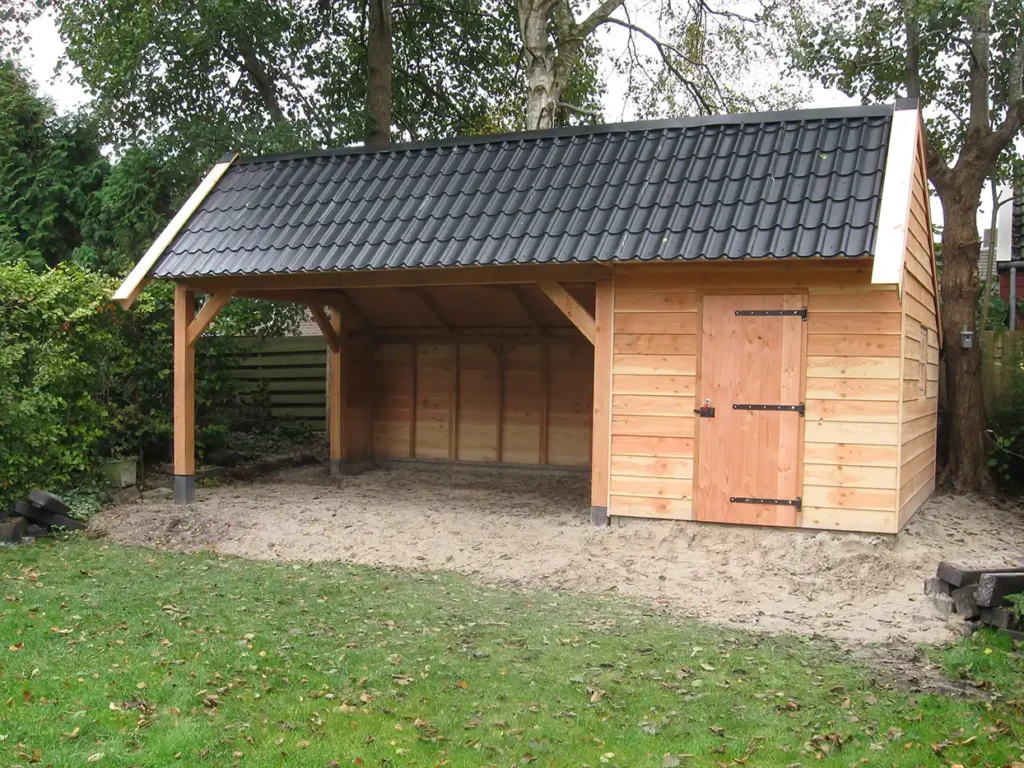 Tuinhuis veranda met asymmetrische zadeldak