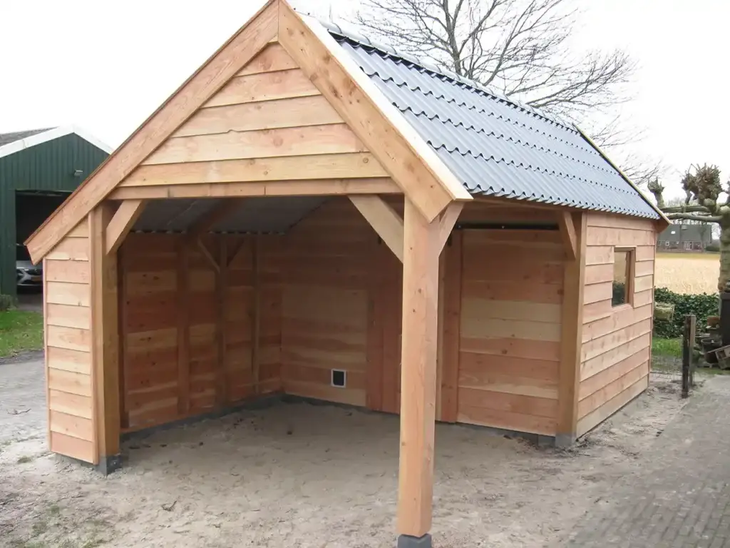 Tuinhuis met overkapping en asymmetrisch zadeldak
